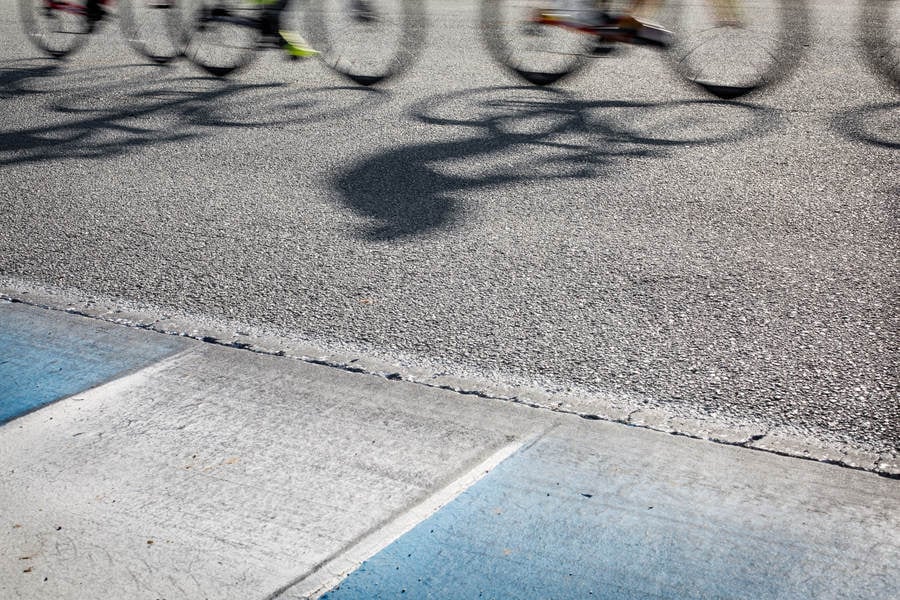 Blurred Motion of Road Cyclists in a Race