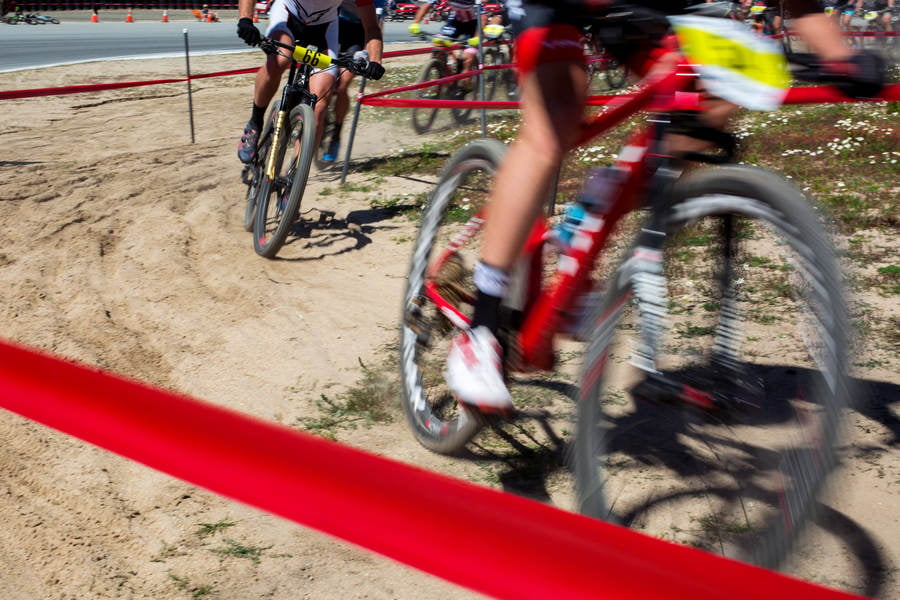 Blurred Motion of Mountain Bikers in a Cross Country Competition