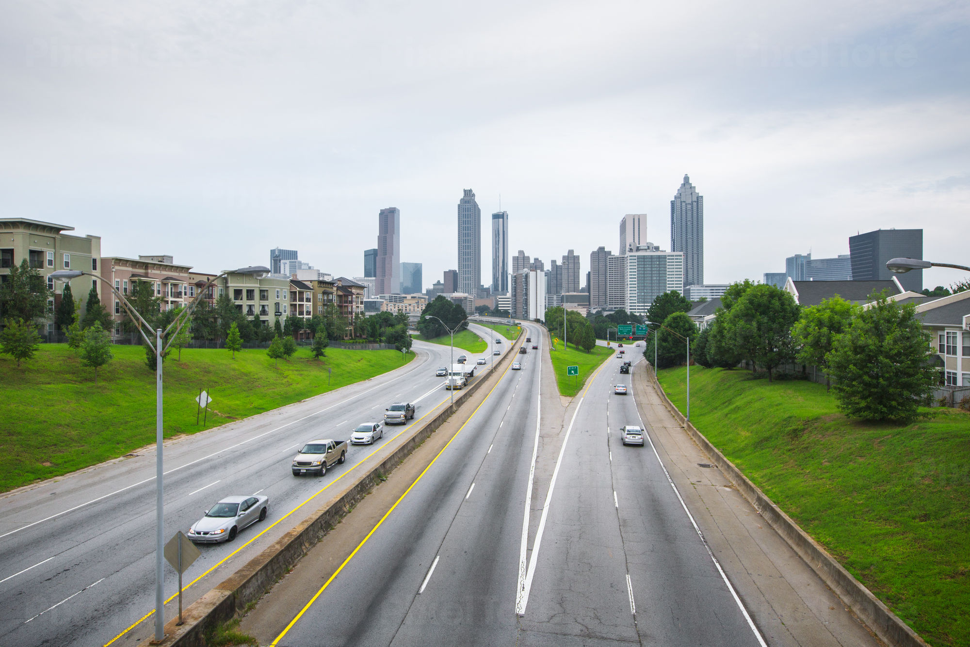 Pv Lg Wide Angle View Of Downtown Atlanta And Highway With Cars Default Stock Photo 